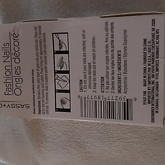 Glue on Fashion Nails - Picture 3 of 4